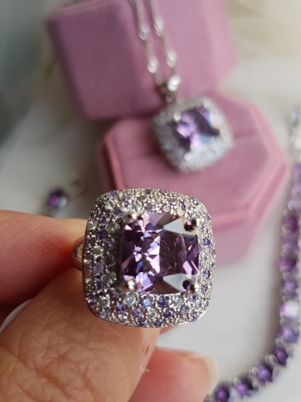 Swarovski Elements 925 Sterling Silver Princess-cut Purple Solitaire Ring NEW
